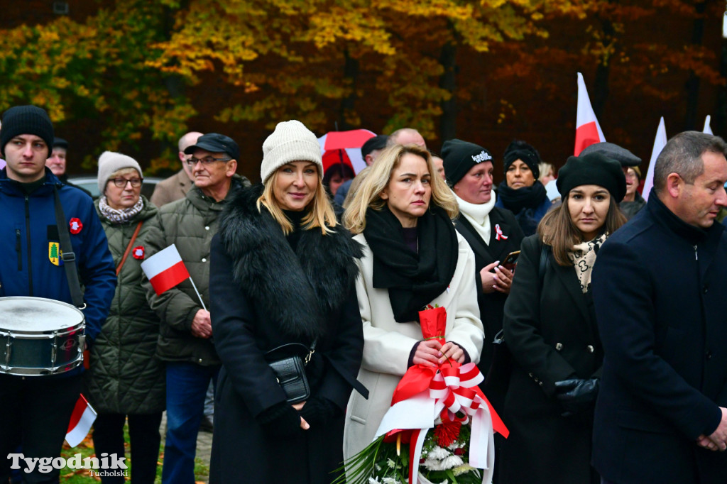 Święto Niepodległości w Tucholi. Tłum przemaszerował pod pomnik