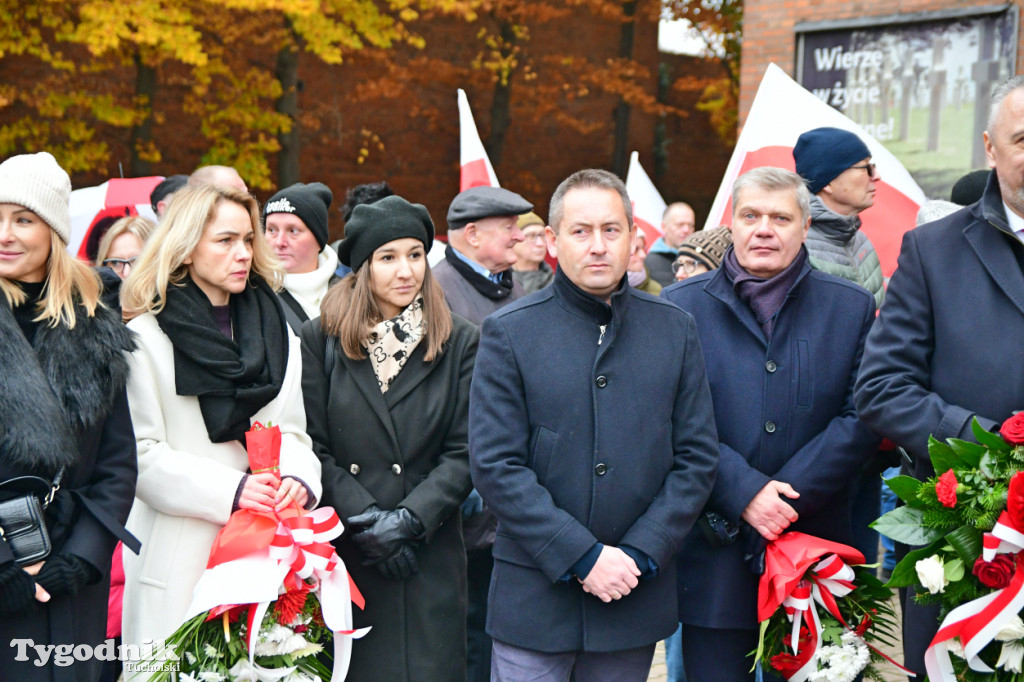 Święto Niepodległości w Tucholi. Tłum przemaszerował pod pomnik