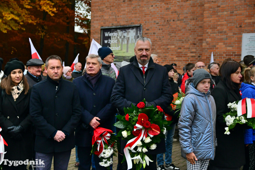 Święto Niepodległości w Tucholi. Tłum przemaszerował pod pomnik