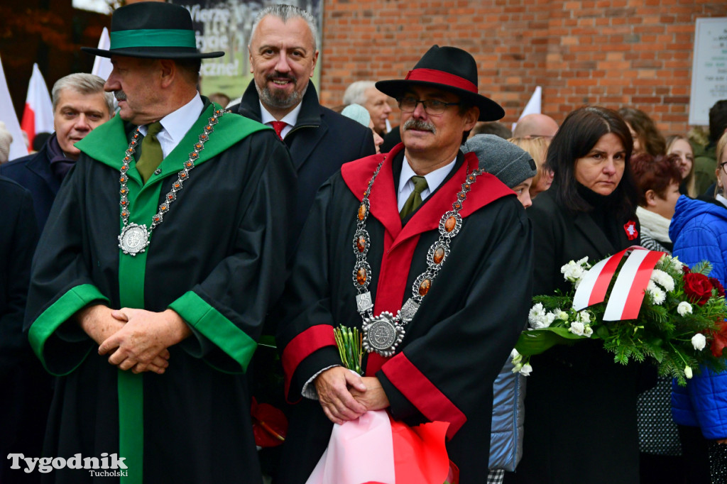 Święto Niepodległości w Tucholi. Tłum przemaszerował pod pomnik