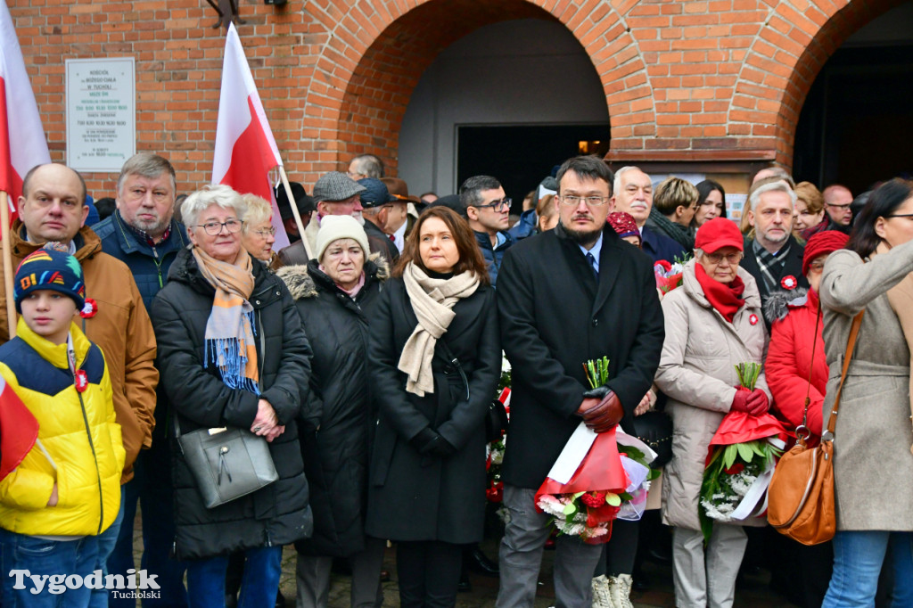 Święto Niepodległości w Tucholi. Tłum przemaszerował pod pomnik