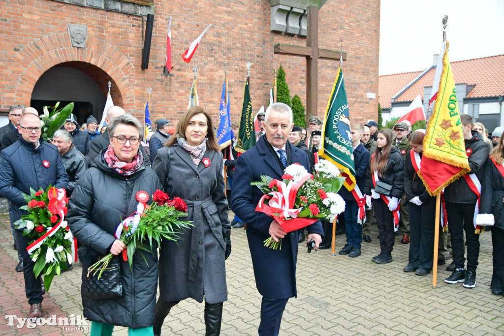 Święto Niepodległości w Tucholi. Tłum przemaszerował pod pomnik