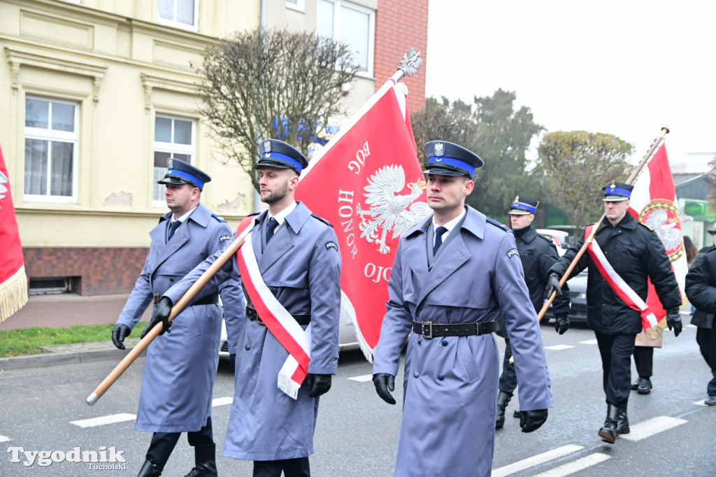 Święto Niepodległości w Tucholi. Tłum przemaszerował pod pomnik