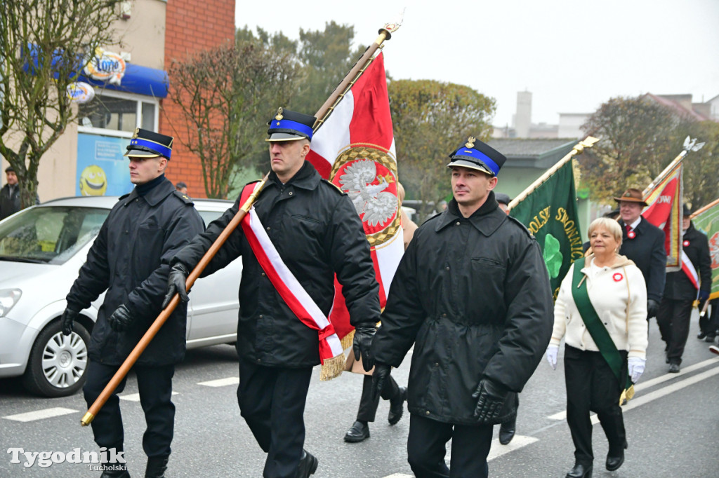 Święto Niepodległości w Tucholi. Tłum przemaszerował pod pomnik