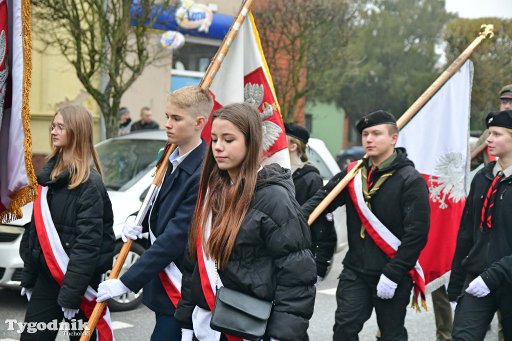 Święto Niepodległości w Tucholi. Tłum przemaszerował pod pomnik