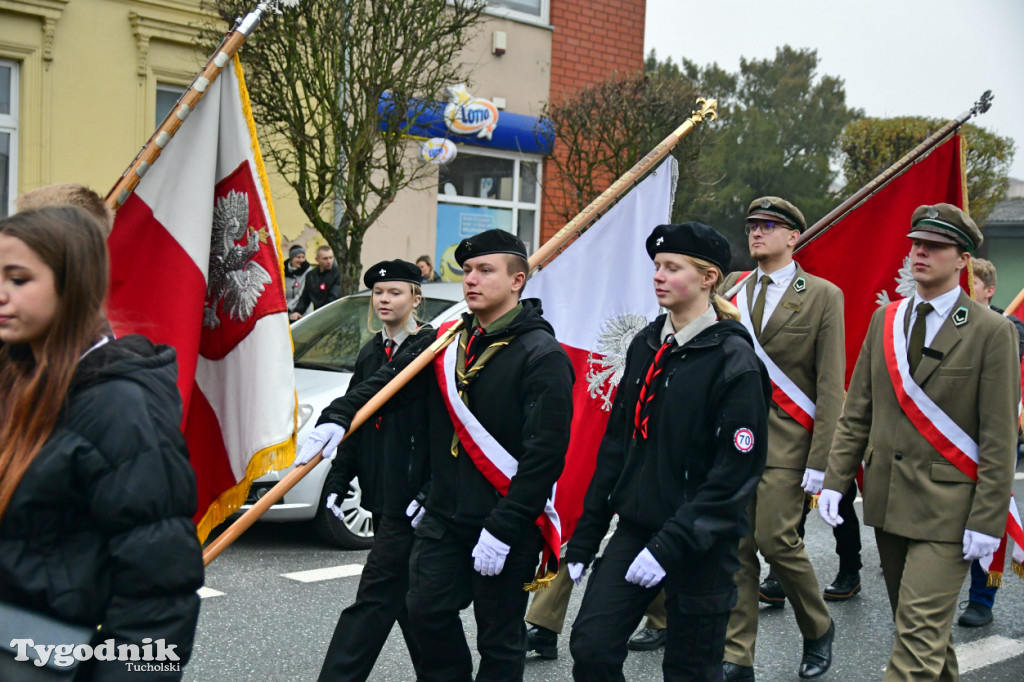 Święto Niepodległości w Tucholi. Tłum przemaszerował pod pomnik