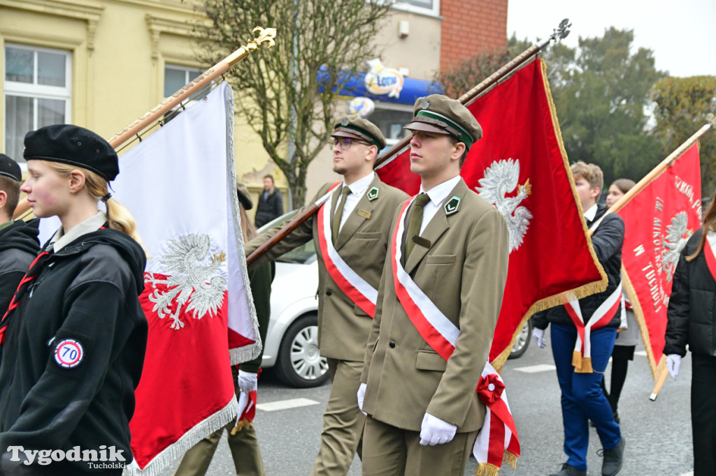 Święto Niepodległości w Tucholi. Tłum przemaszerował pod pomnik