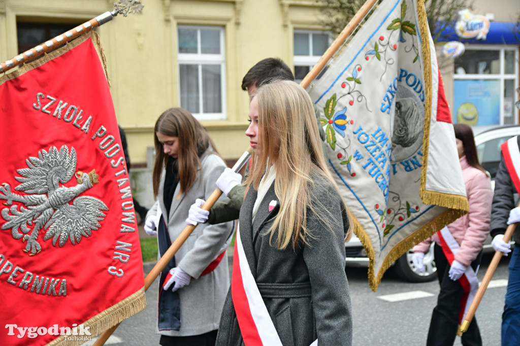 Święto Niepodległości w Tucholi. Tłum przemaszerował pod pomnik