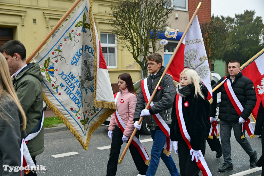 Święto Niepodległości w Tucholi. Tłum przemaszerował pod pomnik