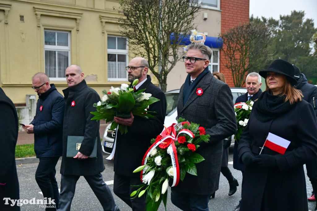 Święto Niepodległości w Tucholi. Tłum przemaszerował pod pomnik