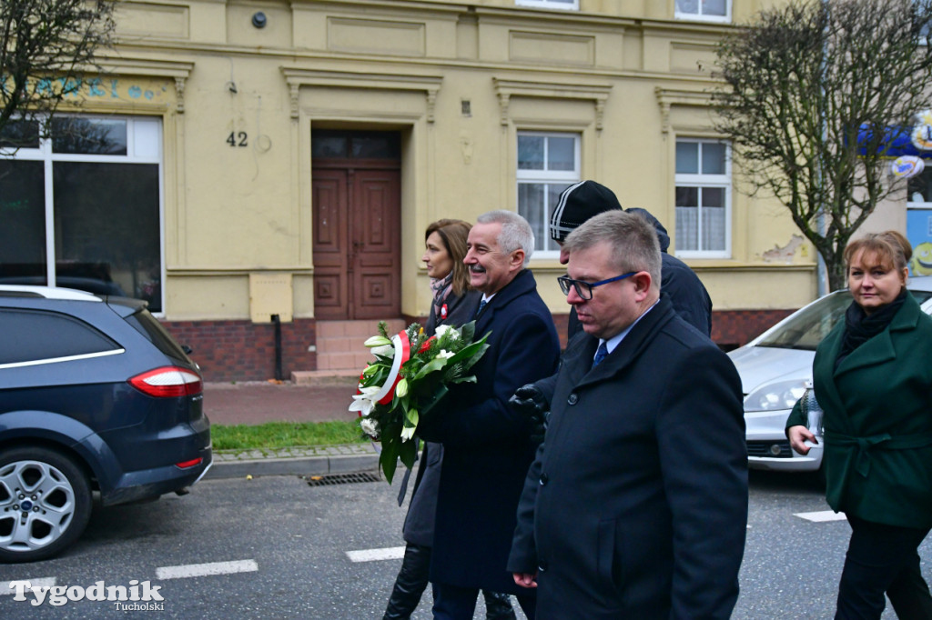 Święto Niepodległości w Tucholi. Tłum przemaszerował pod pomnik