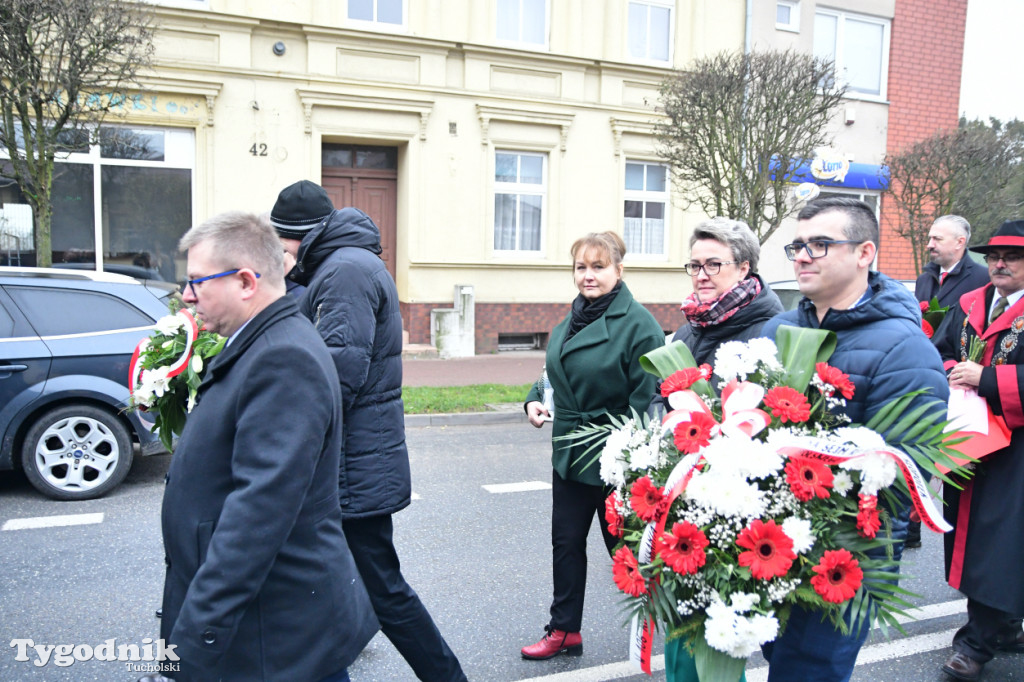 Święto Niepodległości w Tucholi. Tłum przemaszerował pod pomnik