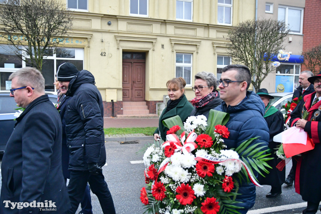 Święto Niepodległości w Tucholi. Tłum przemaszerował pod pomnik