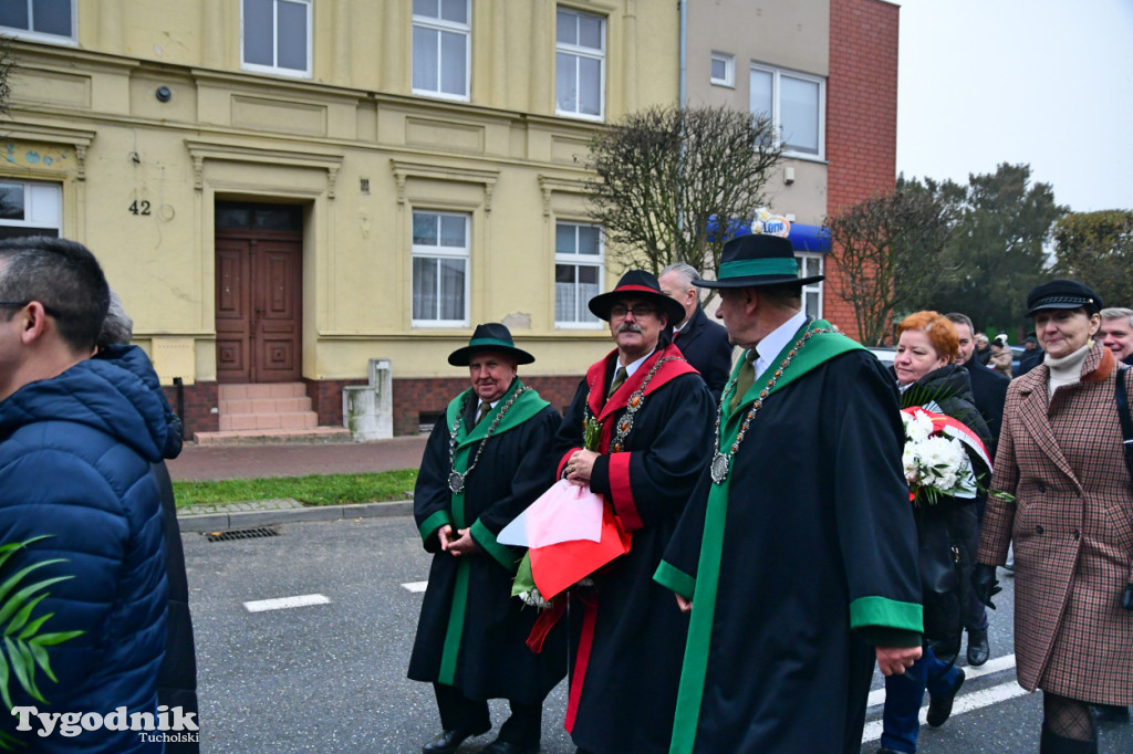 Święto Niepodległości w Tucholi. Tłum przemaszerował pod pomnik