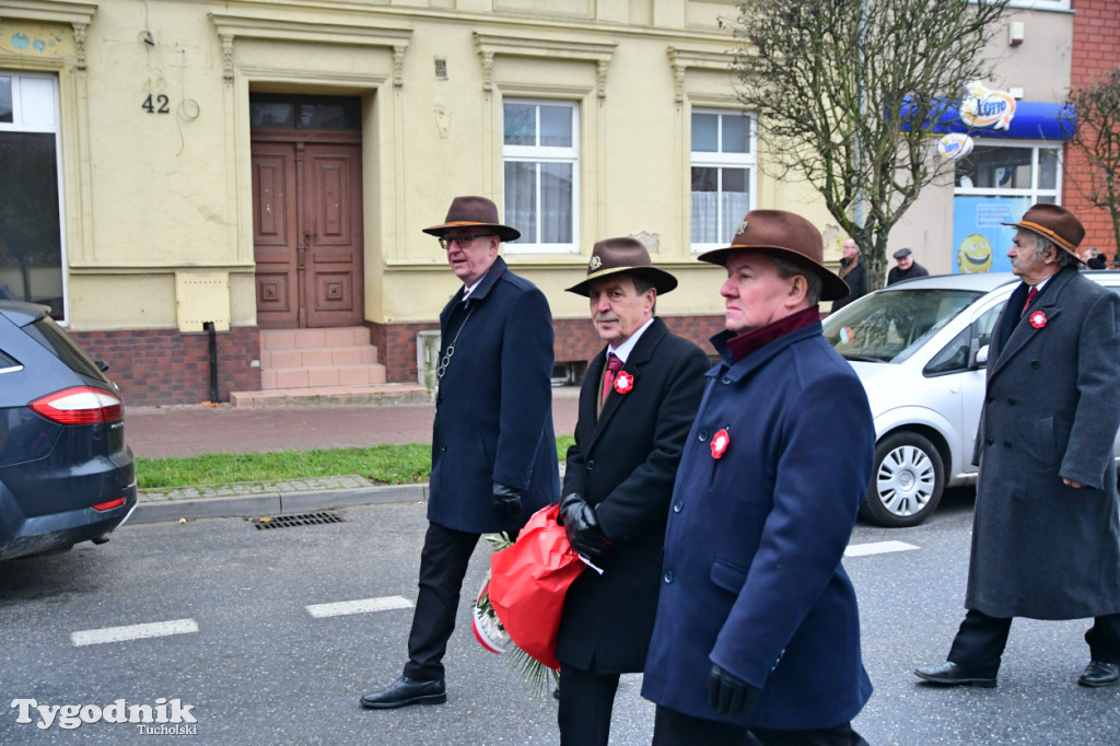 Święto Niepodległości w Tucholi. Tłum przemaszerował pod pomnik