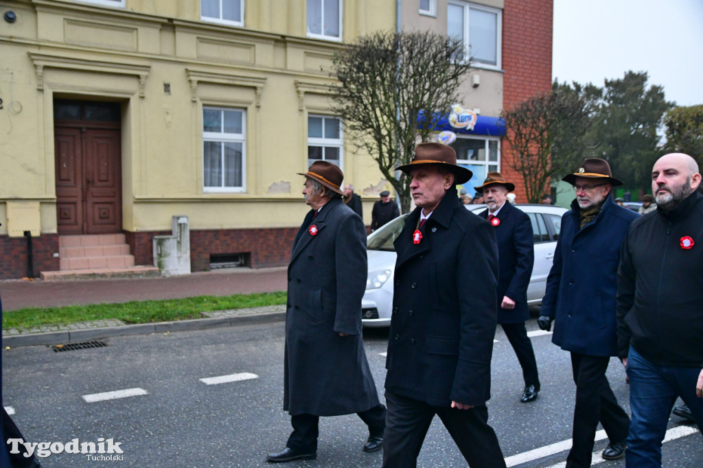 Święto Niepodległości w Tucholi. Tłum przemaszerował pod pomnik