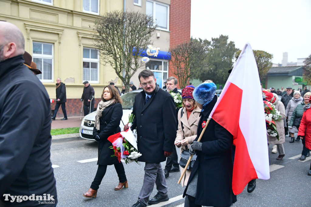 Święto Niepodległości w Tucholi. Tłum przemaszerował pod pomnik