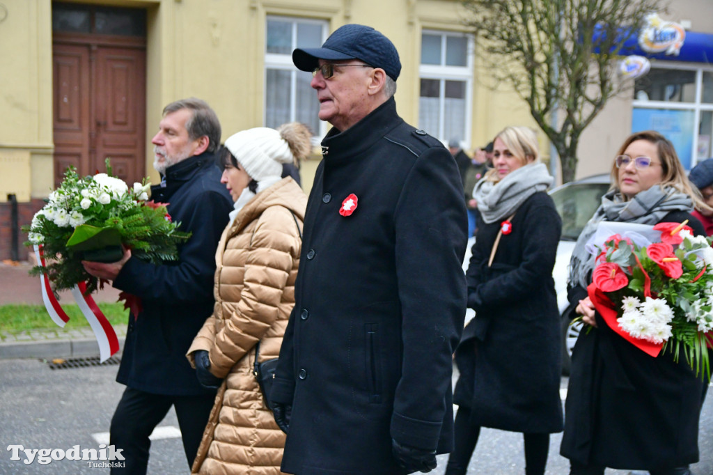 Święto Niepodległości w Tucholi. Tłum przemaszerował pod pomnik