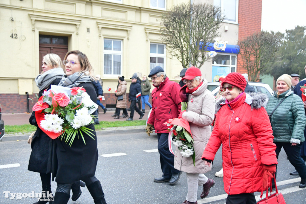 Święto Niepodległości w Tucholi. Tłum przemaszerował pod pomnik