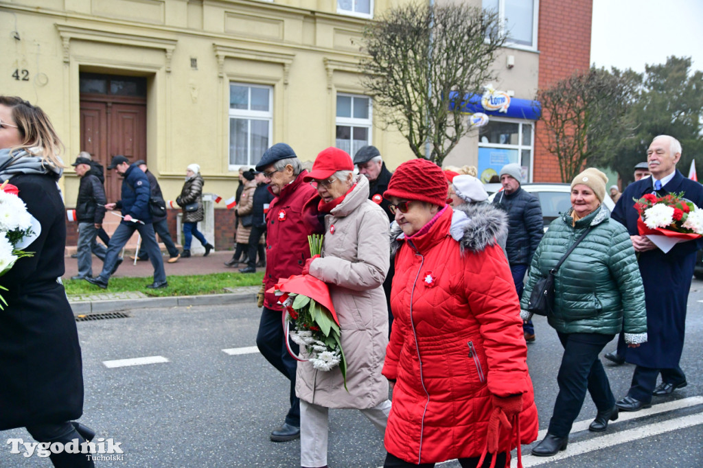 Święto Niepodległości w Tucholi. Tłum przemaszerował pod pomnik