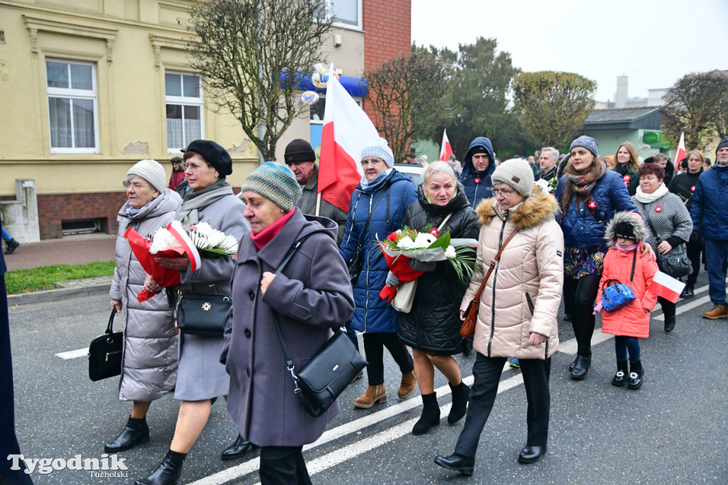 Święto Niepodległości w Tucholi. Tłum przemaszerował pod pomnik