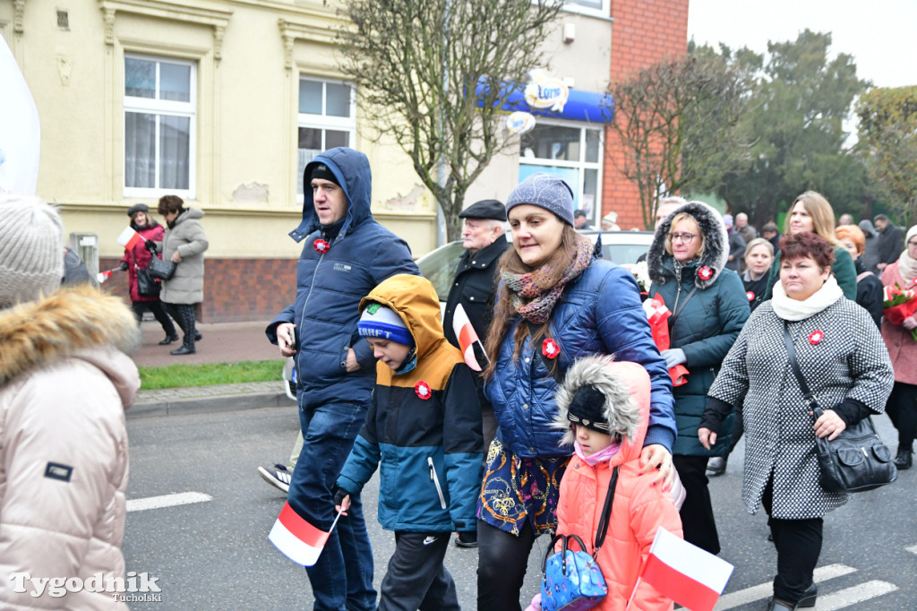 Święto Niepodległości w Tucholi. Tłum przemaszerował pod pomnik