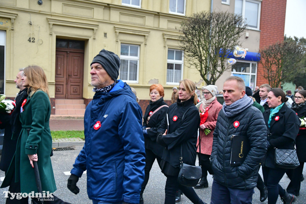 Święto Niepodległości w Tucholi. Tłum przemaszerował pod pomnik