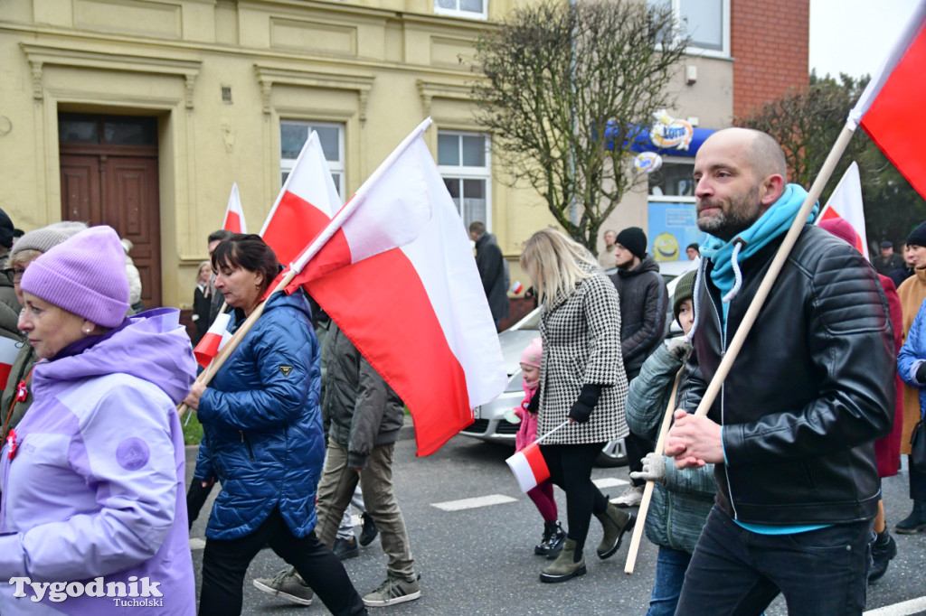 Święto Niepodległości w Tucholi. Tłum przemaszerował pod pomnik