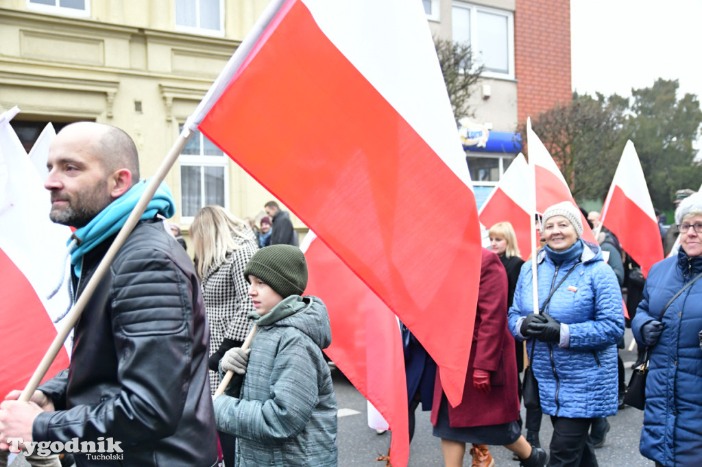 Święto Niepodległości w Tucholi. Tłum przemaszerował pod pomnik