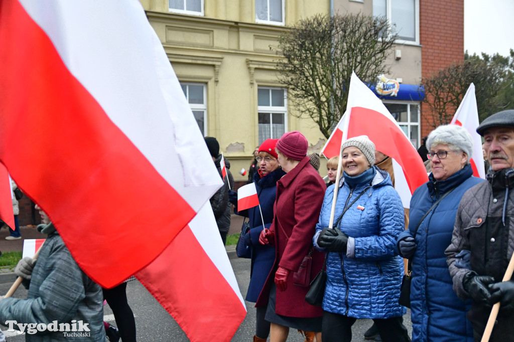 Święto Niepodległości w Tucholi. Tłum przemaszerował pod pomnik