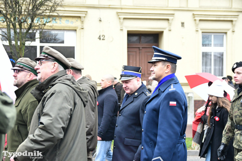 Święto Niepodległości w Tucholi. Tłum przemaszerował pod pomnik