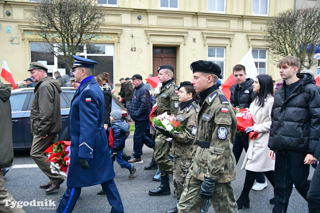 Święto Niepodległości w Tucholi. Tłum przemaszerował pod pomnik