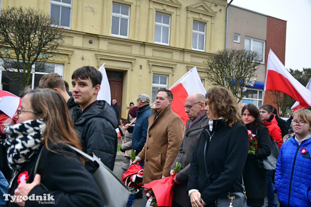 Święto Niepodległości w Tucholi. Tłum przemaszerował pod pomnik