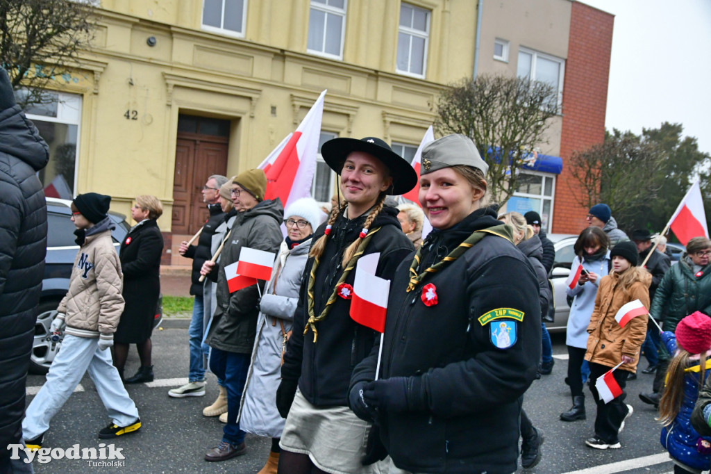 Święto Niepodległości w Tucholi. Tłum przemaszerował pod pomnik