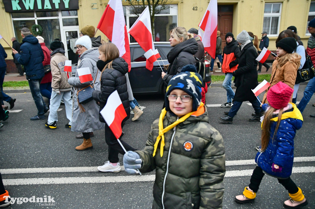 Święto Niepodległości w Tucholi. Tłum przemaszerował pod pomnik