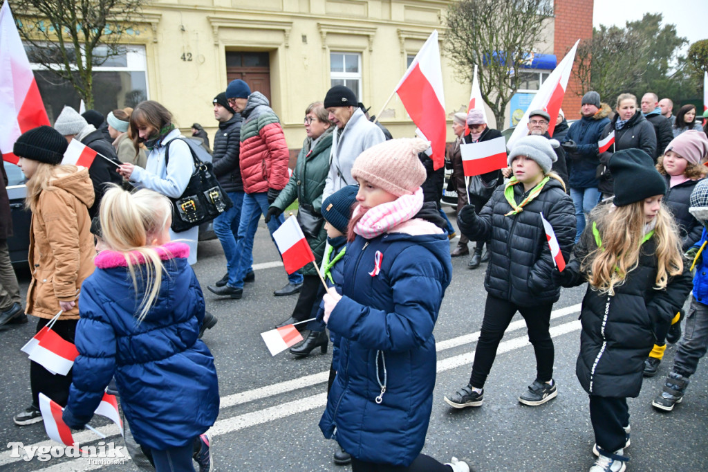 Święto Niepodległości w Tucholi. Tłum przemaszerował pod pomnik