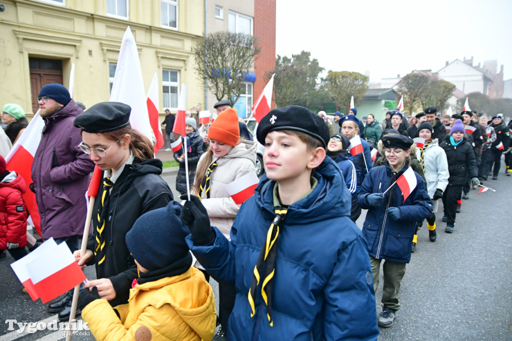 Święto Niepodległości w Tucholi. Tłum przemaszerował pod pomnik