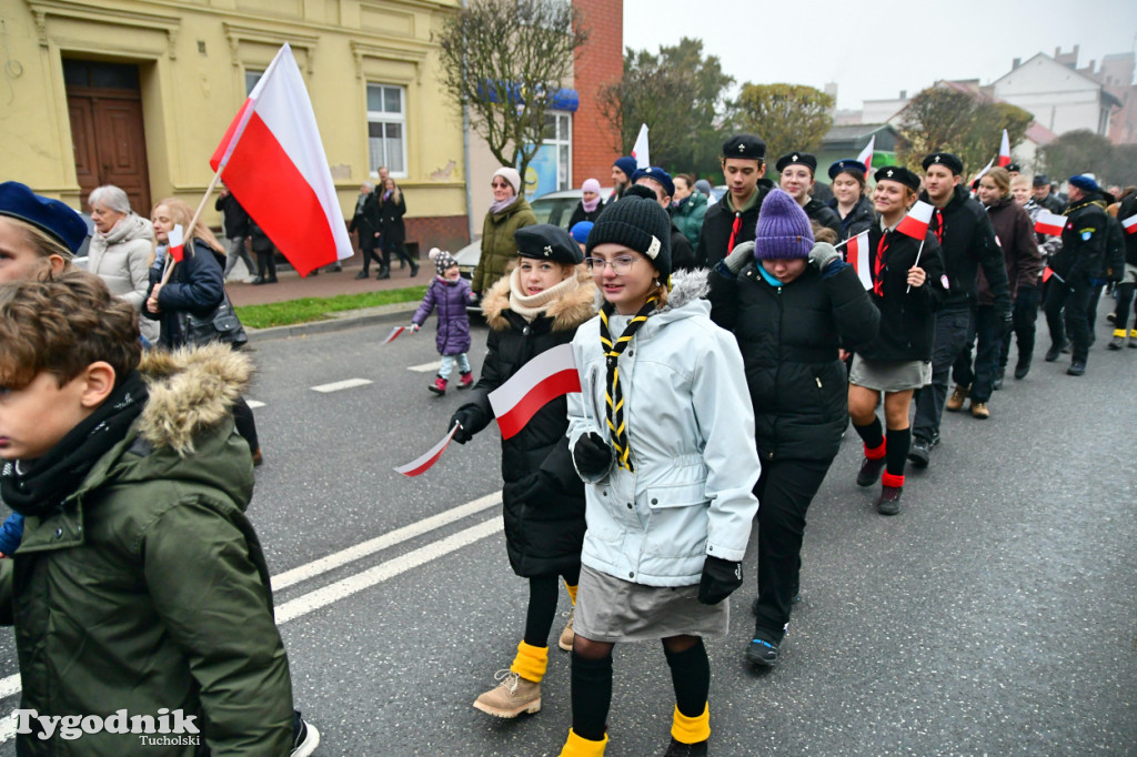 Święto Niepodległości w Tucholi. Tłum przemaszerował pod pomnik