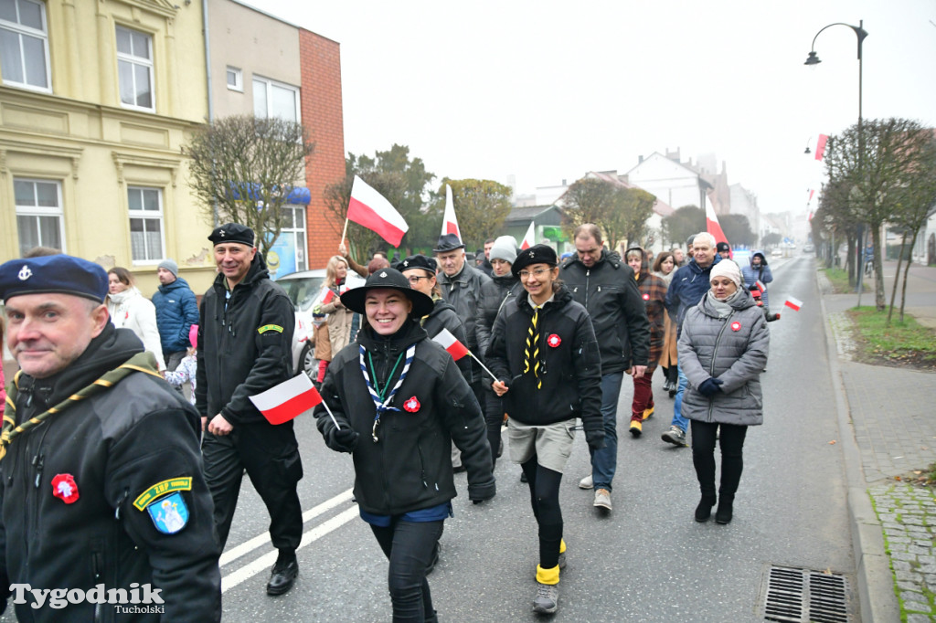 Święto Niepodległości w Tucholi. Tłum przemaszerował pod pomnik