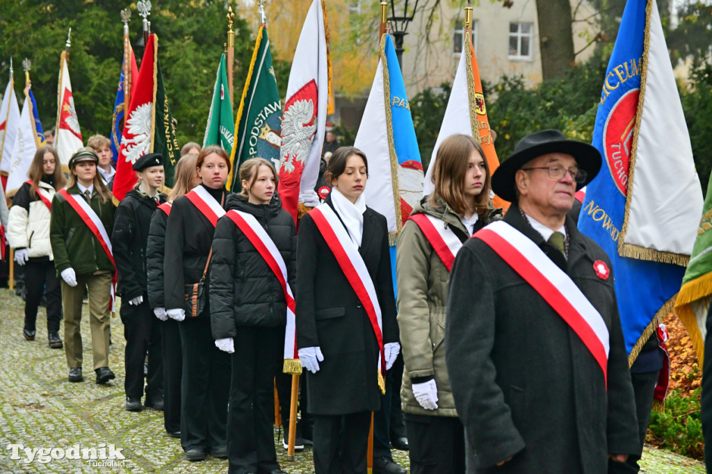 Święto Niepodległości w Tucholi. Tłum przemaszerował pod pomnik