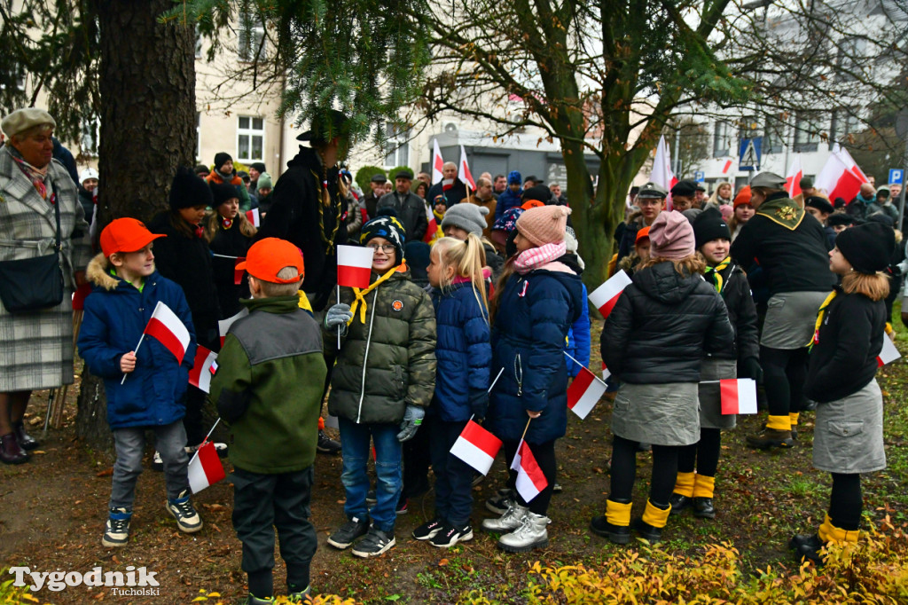 Święto Niepodległości w Tucholi. Tłum przemaszerował pod pomnik