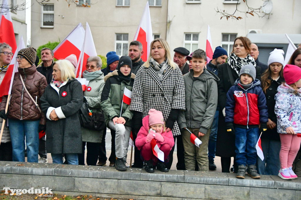 Święto Niepodległości w Tucholi. Tłum przemaszerował pod pomnik