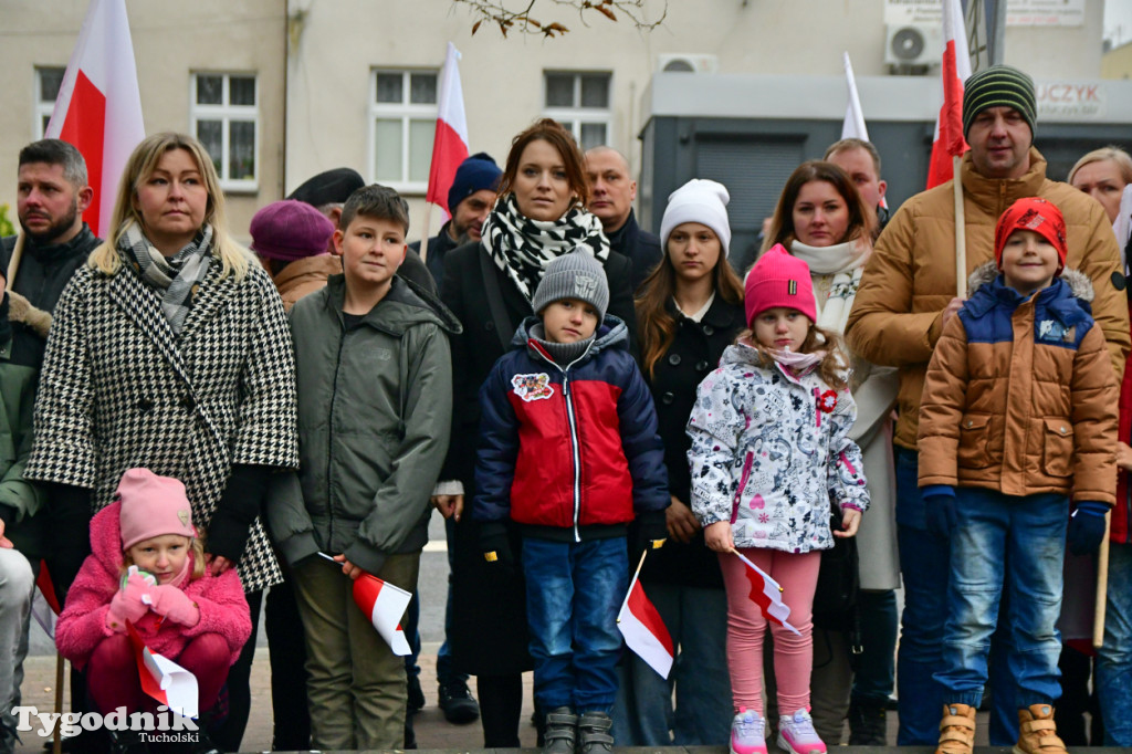 Święto Niepodległości w Tucholi. Tłum przemaszerował pod pomnik