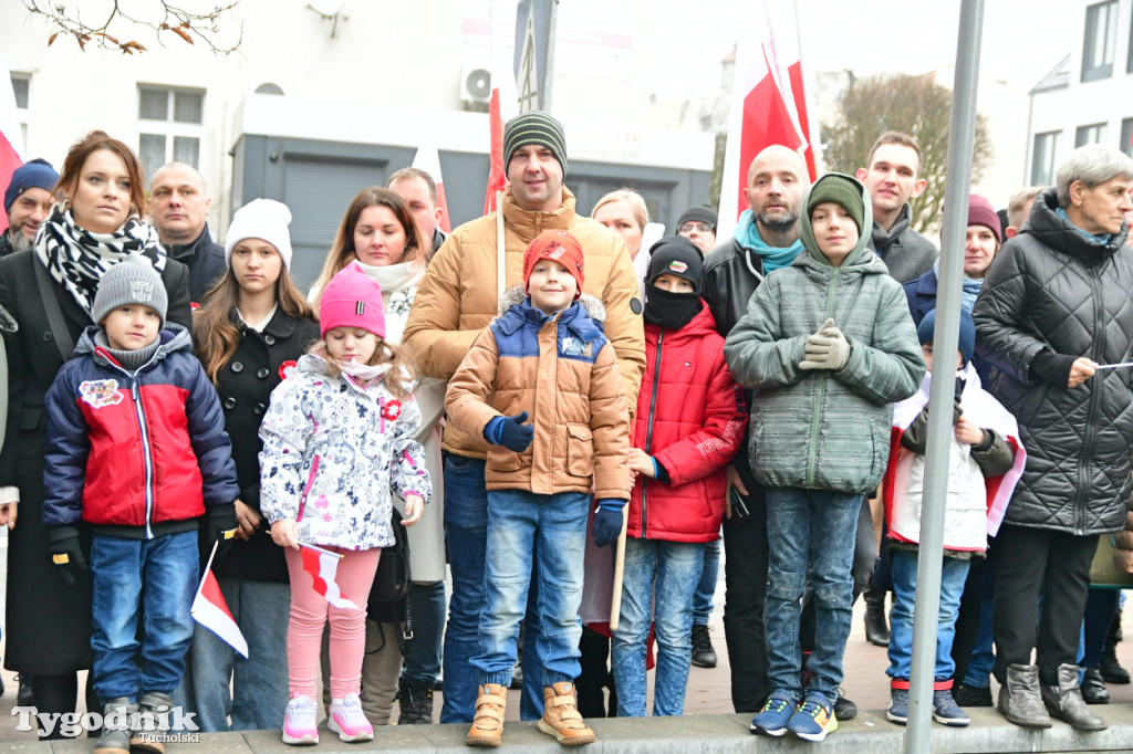 Święto Niepodległości w Tucholi. Tłum przemaszerował pod pomnik