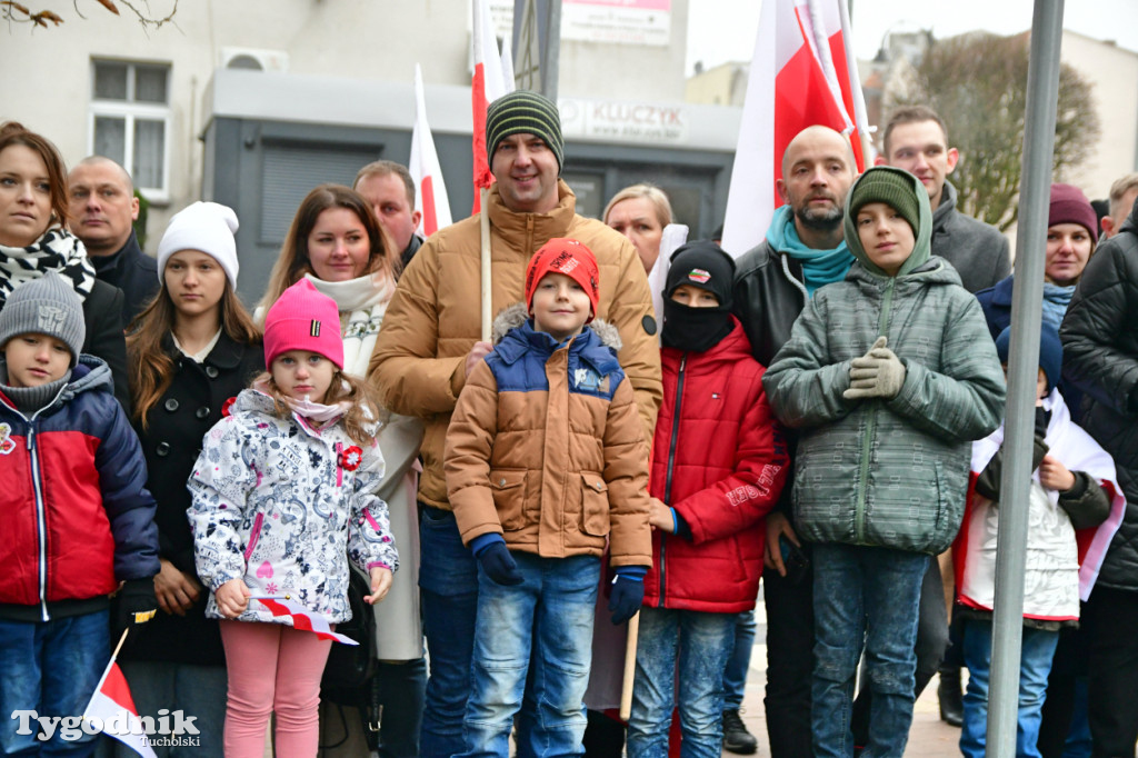 Święto Niepodległości w Tucholi. Tłum przemaszerował pod pomnik