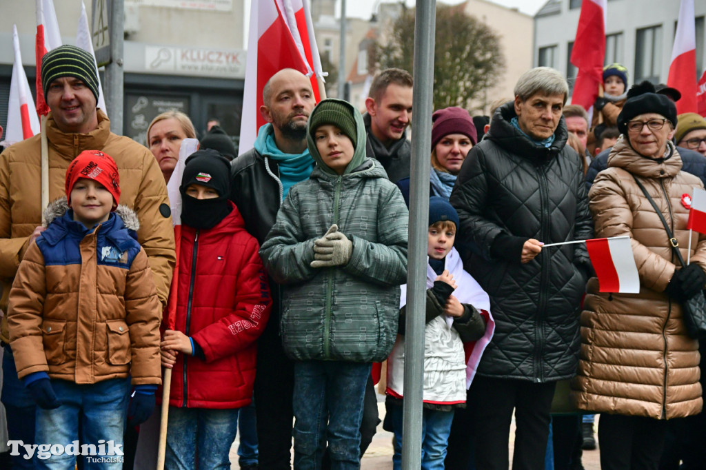 Święto Niepodległości w Tucholi. Tłum przemaszerował pod pomnik