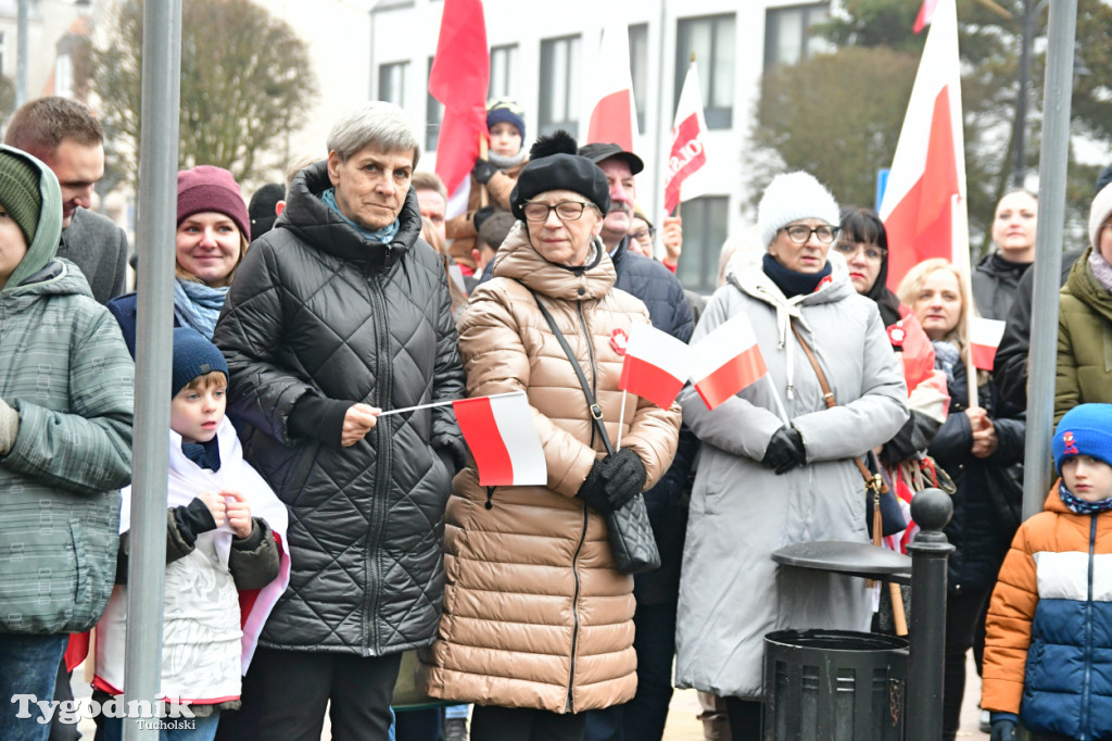 Święto Niepodległości w Tucholi. Tłum przemaszerował pod pomnik