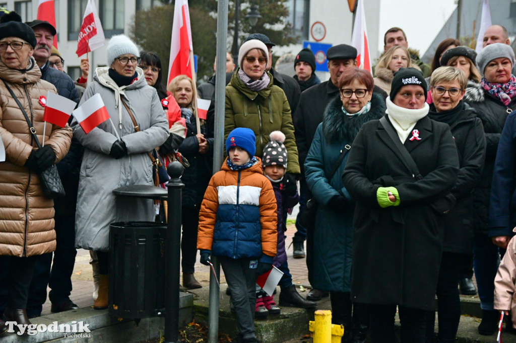 Święto Niepodległości w Tucholi. Tłum przemaszerował pod pomnik