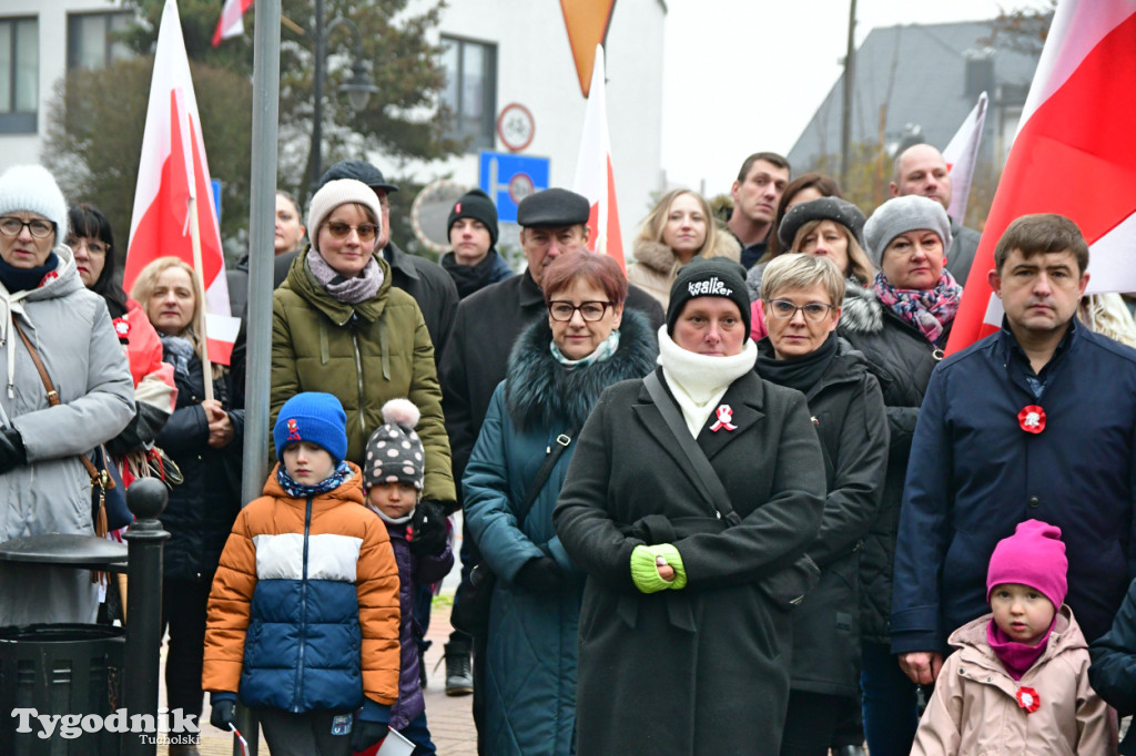 Święto Niepodległości w Tucholi. Tłum przemaszerował pod pomnik