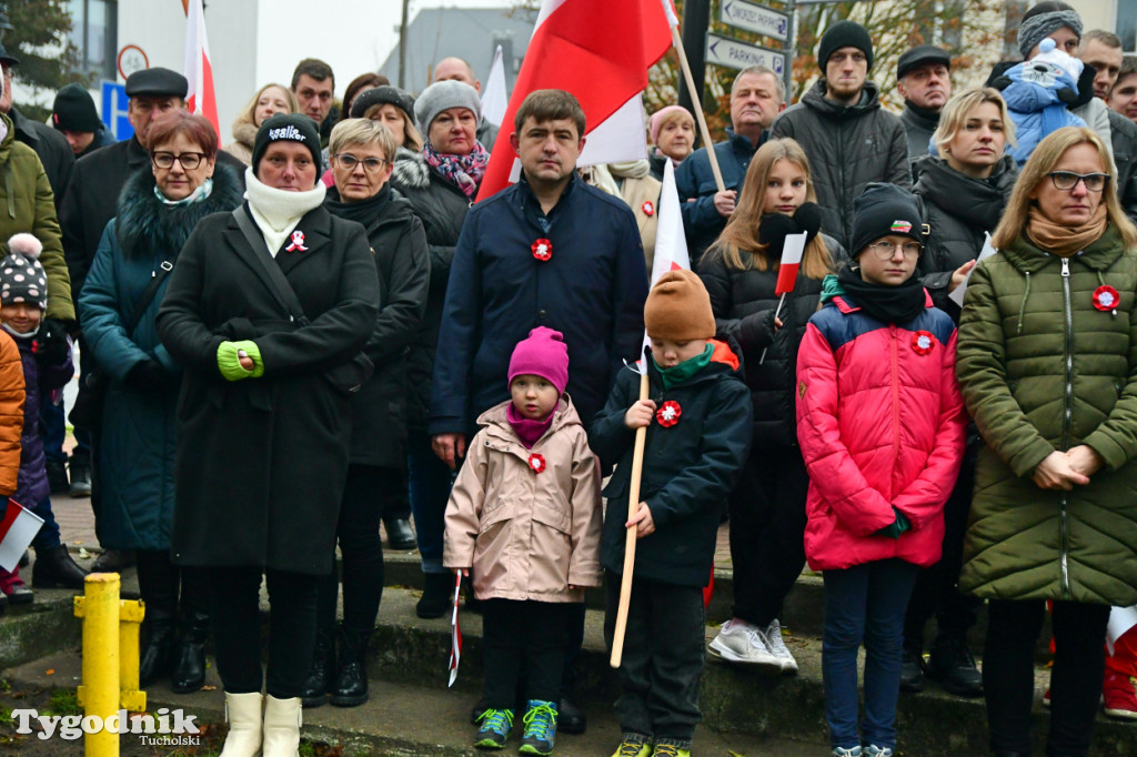 Święto Niepodległości w Tucholi. Tłum przemaszerował pod pomnik